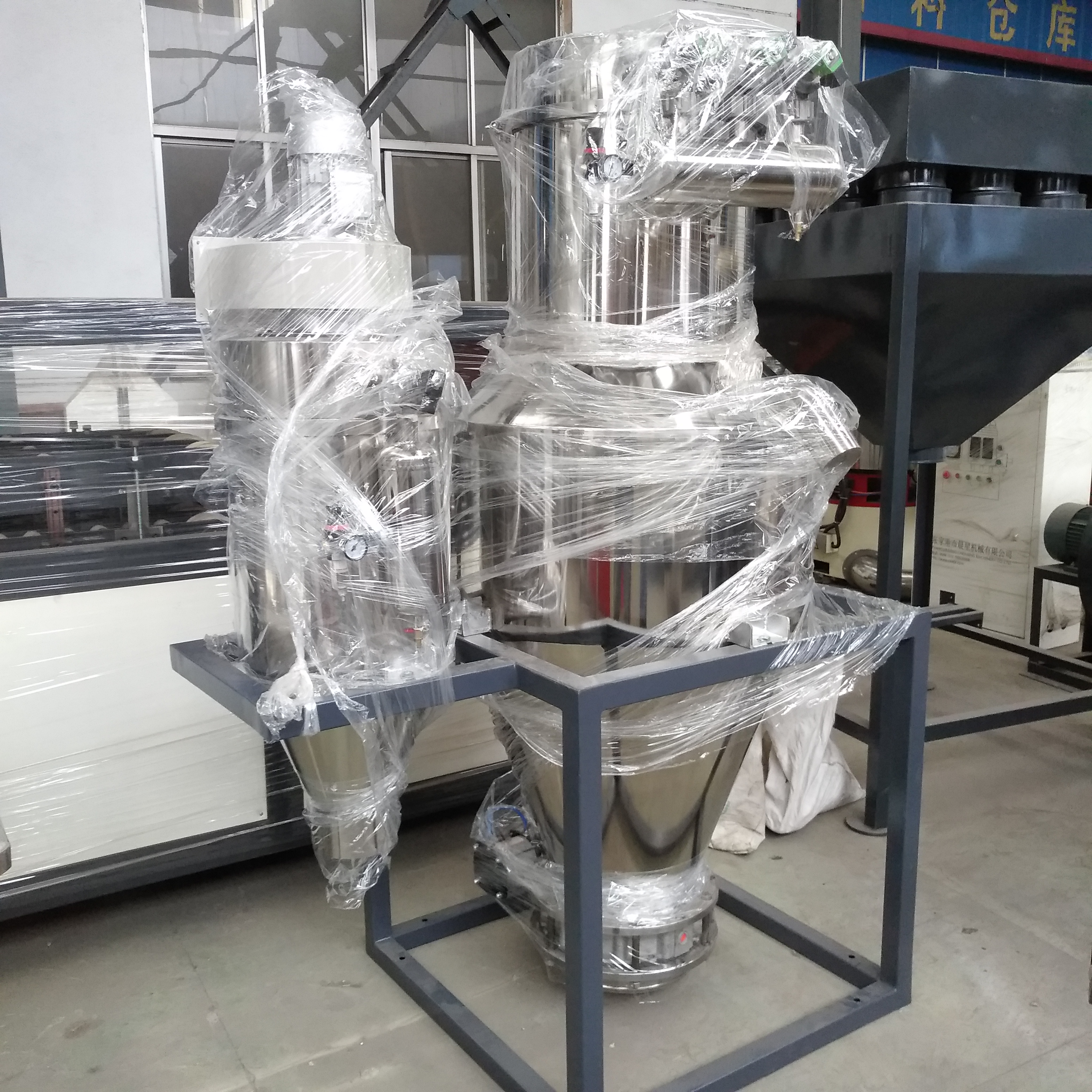 Vacuum powder feeder