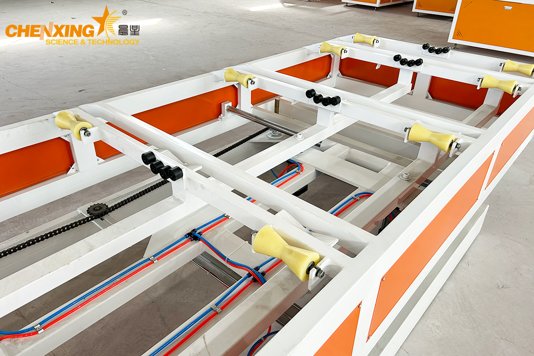 Semi automatic pipe socketing machine for PVC pipe production