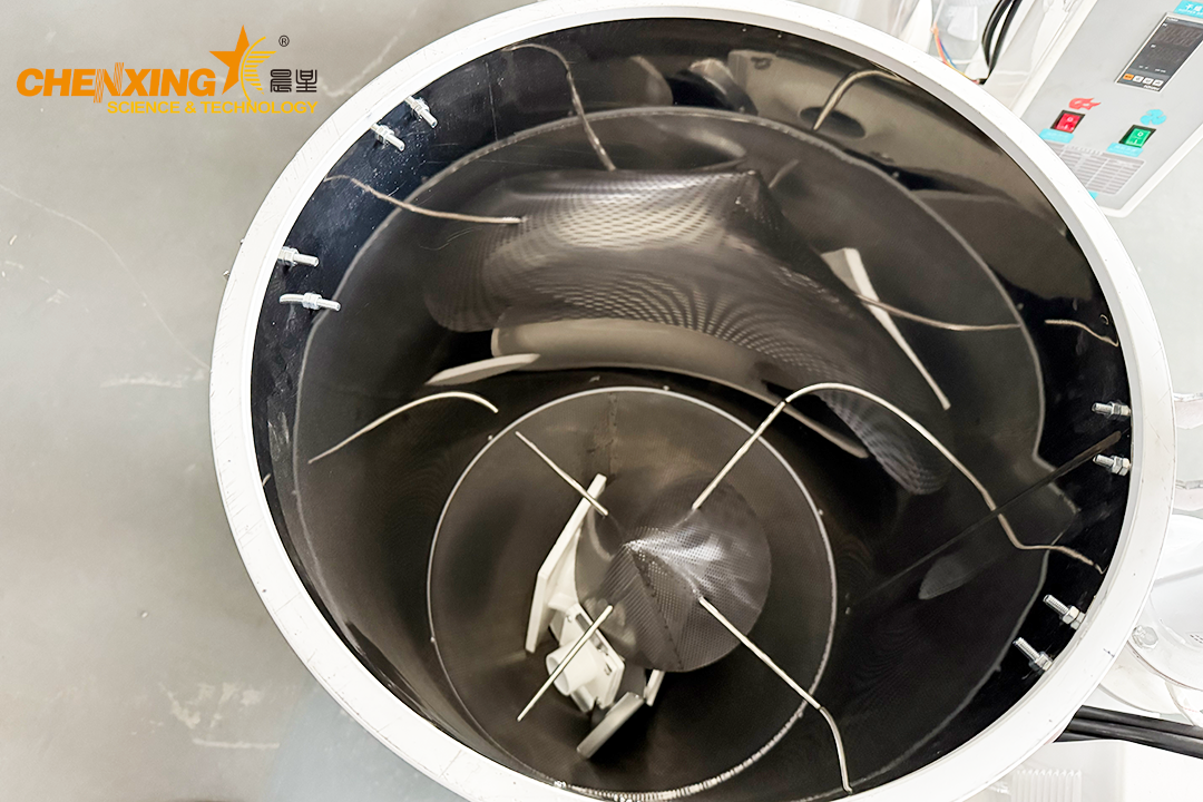 Energy saving plastic pellet dryer mounted on extruder system