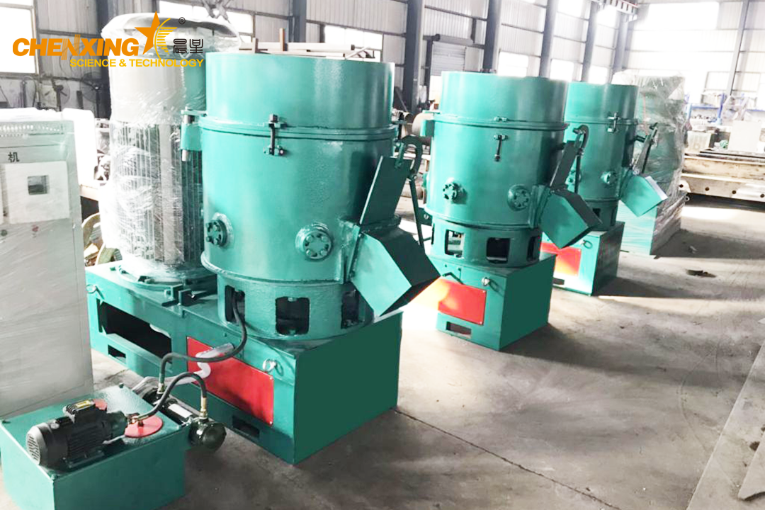 Plastic agglomerator integrated with extrusion feeding line