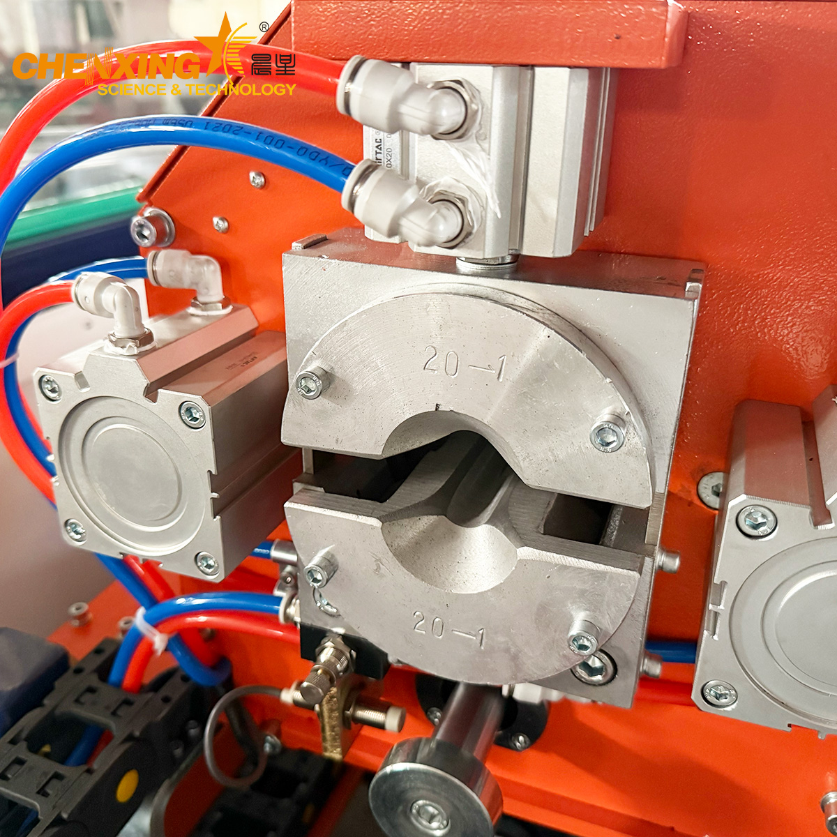 Universal clamping and enclosed cutting chamber — dust containment