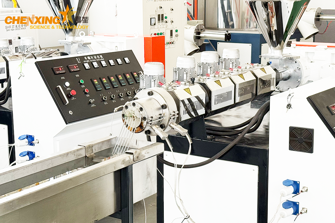 Plastic strand cooling tank and air dryer in pelletizing line