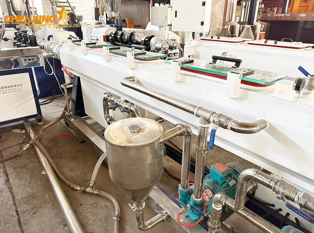 Vacuum cooling tank for PVC pipes