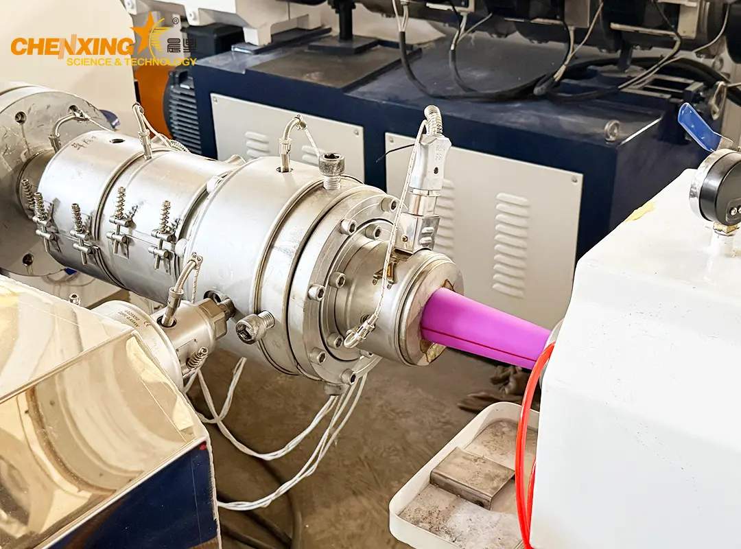 Extruder screw maintenance for PVC pipes