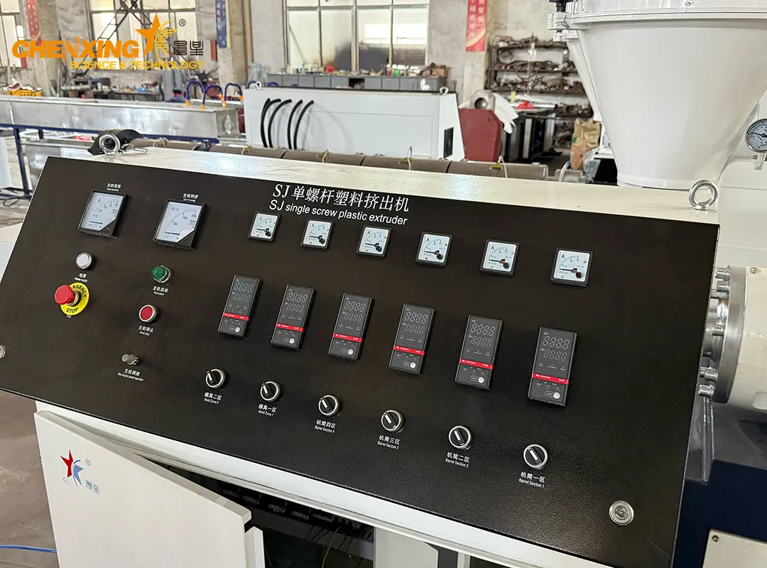 4.Conical twin screw extruder for PVC pipes